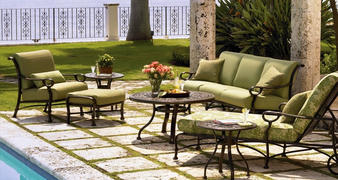 Мебели за градината